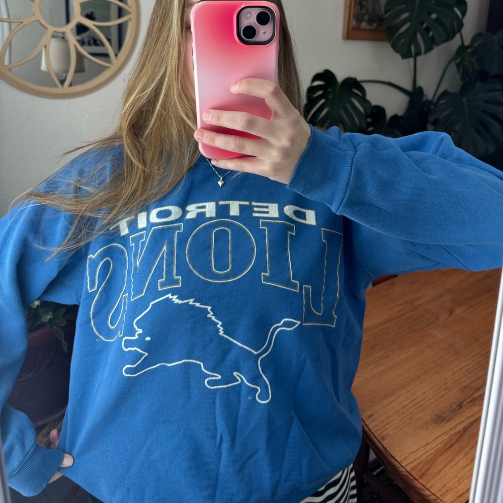 Detroit Lions Women's Blue Logo Pullover Sweatshirt